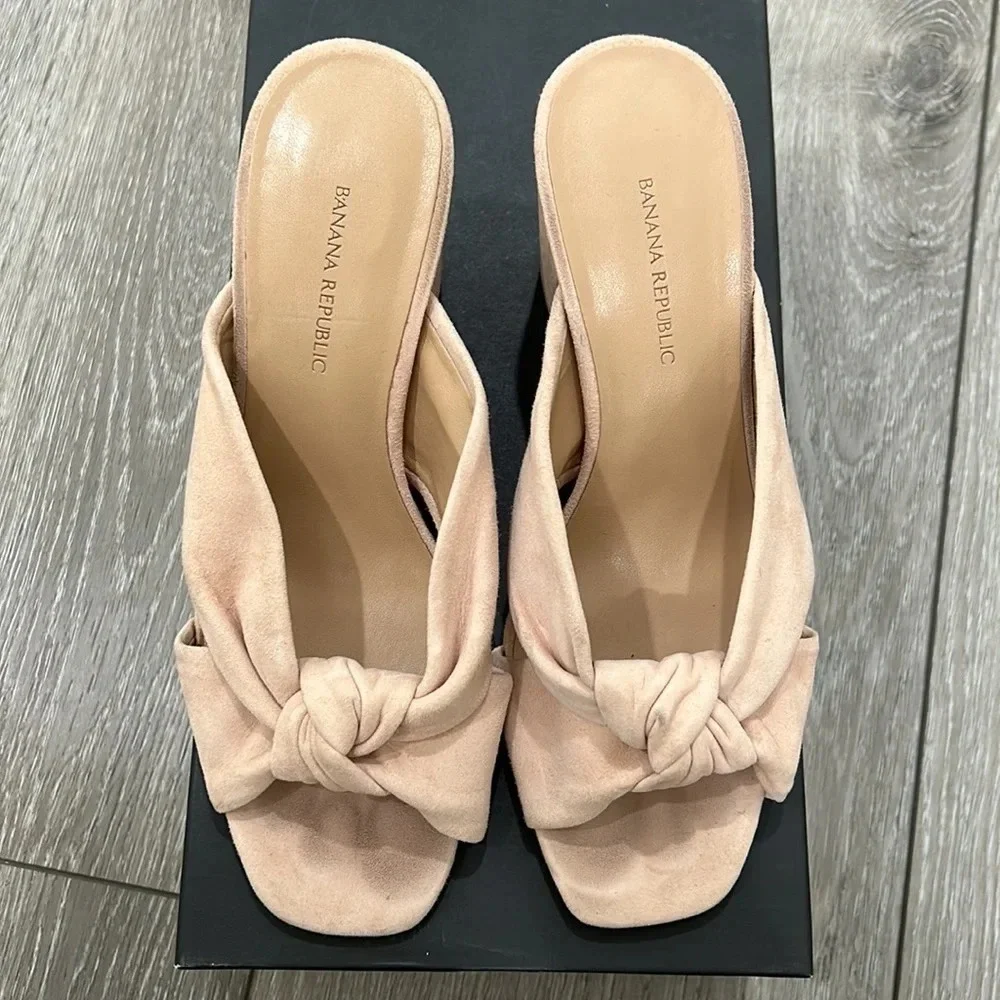 Banana Republic Blush suede chunky heel sandals - Picture 2 of 6